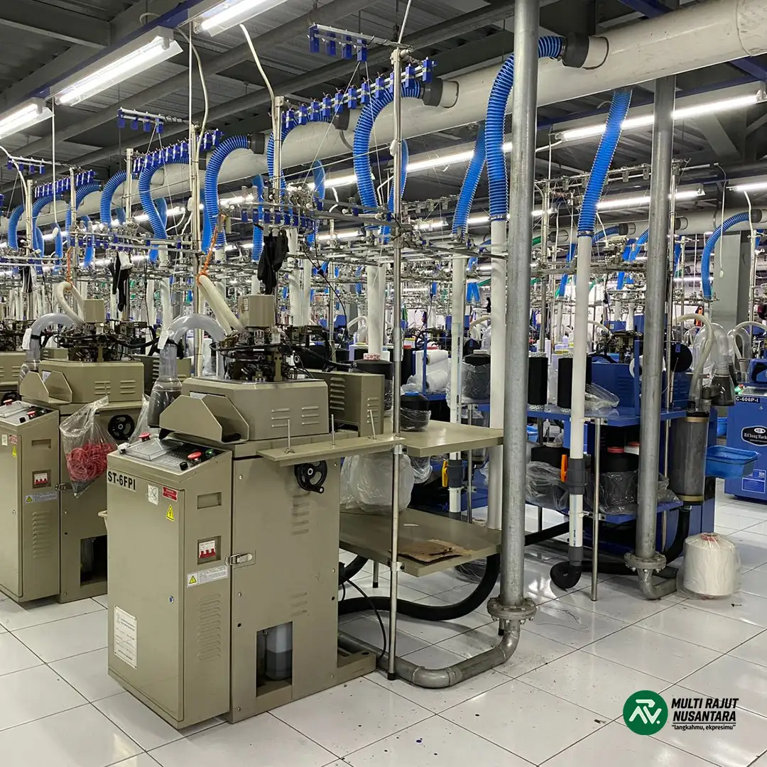 Precision in Every Stitch, Kaos Kaki Anti Licin, Anti Ribet!