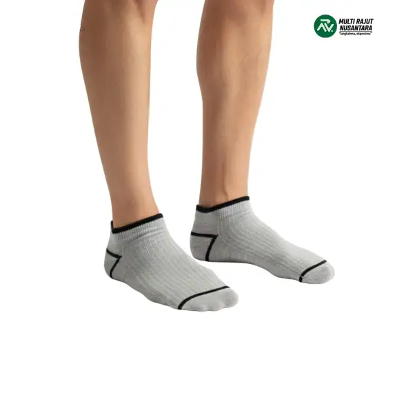 Pabrik Kaos Kaki Custom Premium untuk Bisnis dan Branding